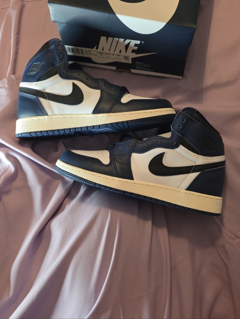 Nike Air Jordan 1 Retro High OG Size 7Y
